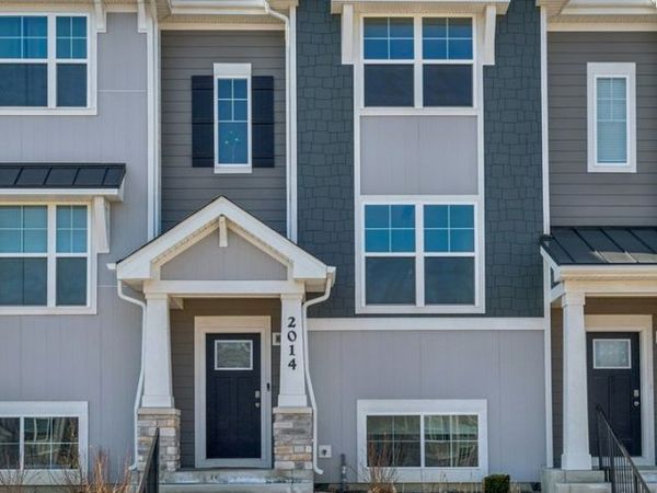 2014 Yellowstone Boulevard, Mundelein, IL 60060