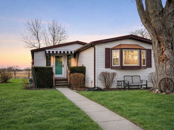 31 Poplar Drive, Sandwich, IL 60548