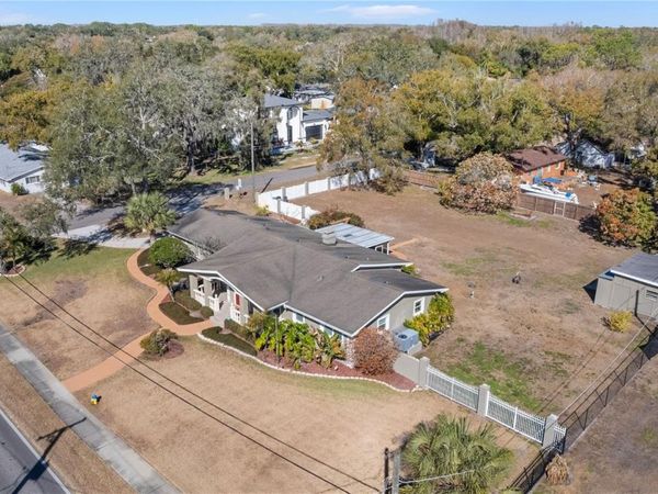 3909 HUDSON LANE, TAMPA, FL 33618