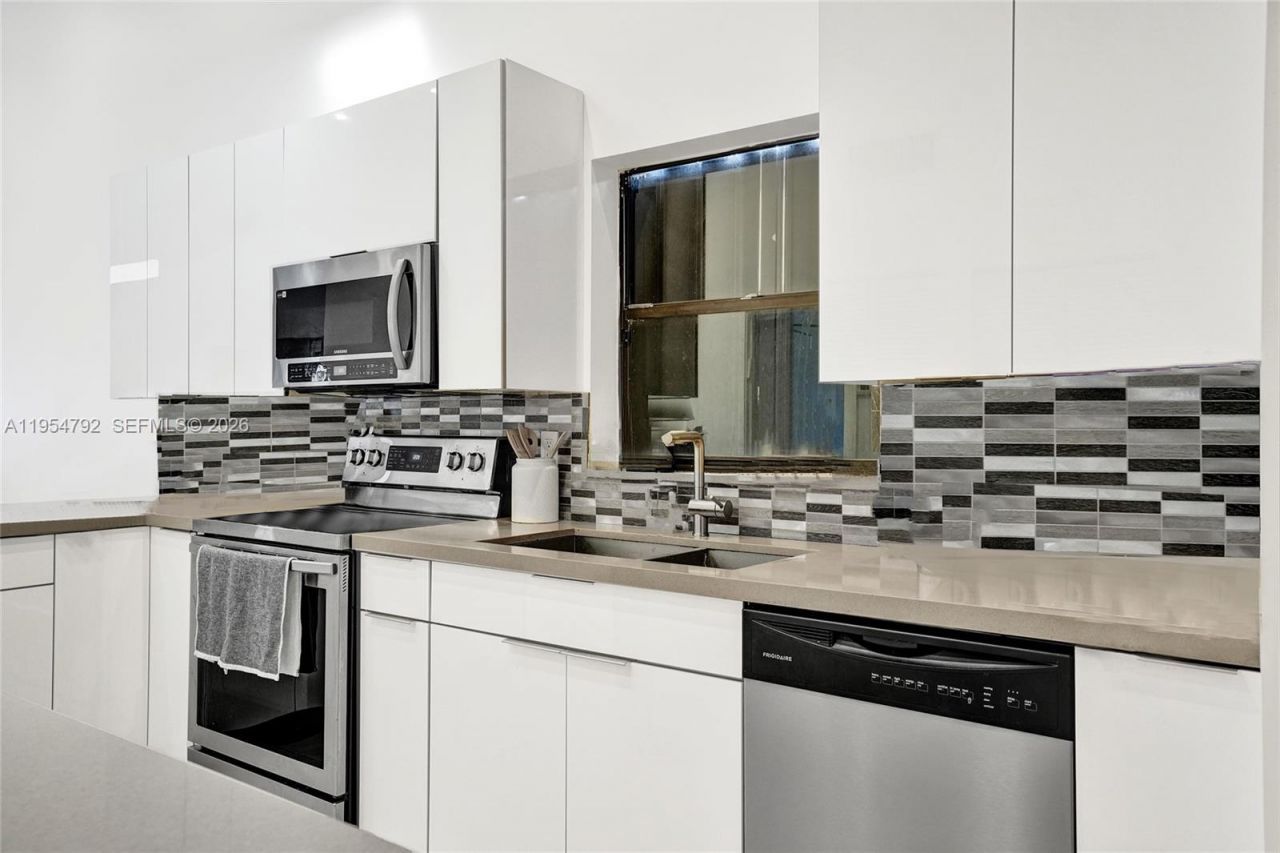 2619 S Parkview Dr , Hallandale Beach, FL 33009 Photo