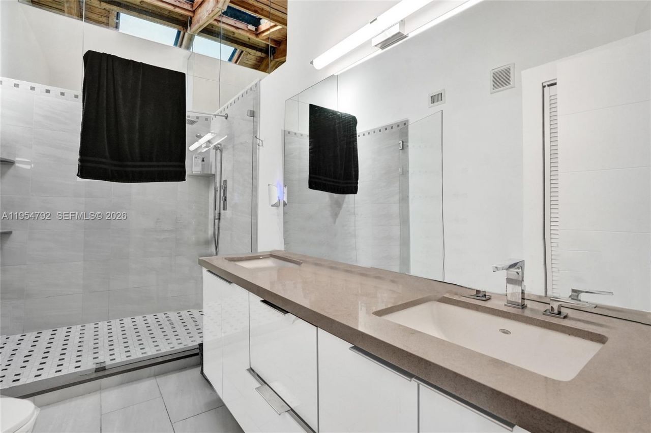 2619 S Parkview Dr , Hallandale Beach, FL 33009 Photo