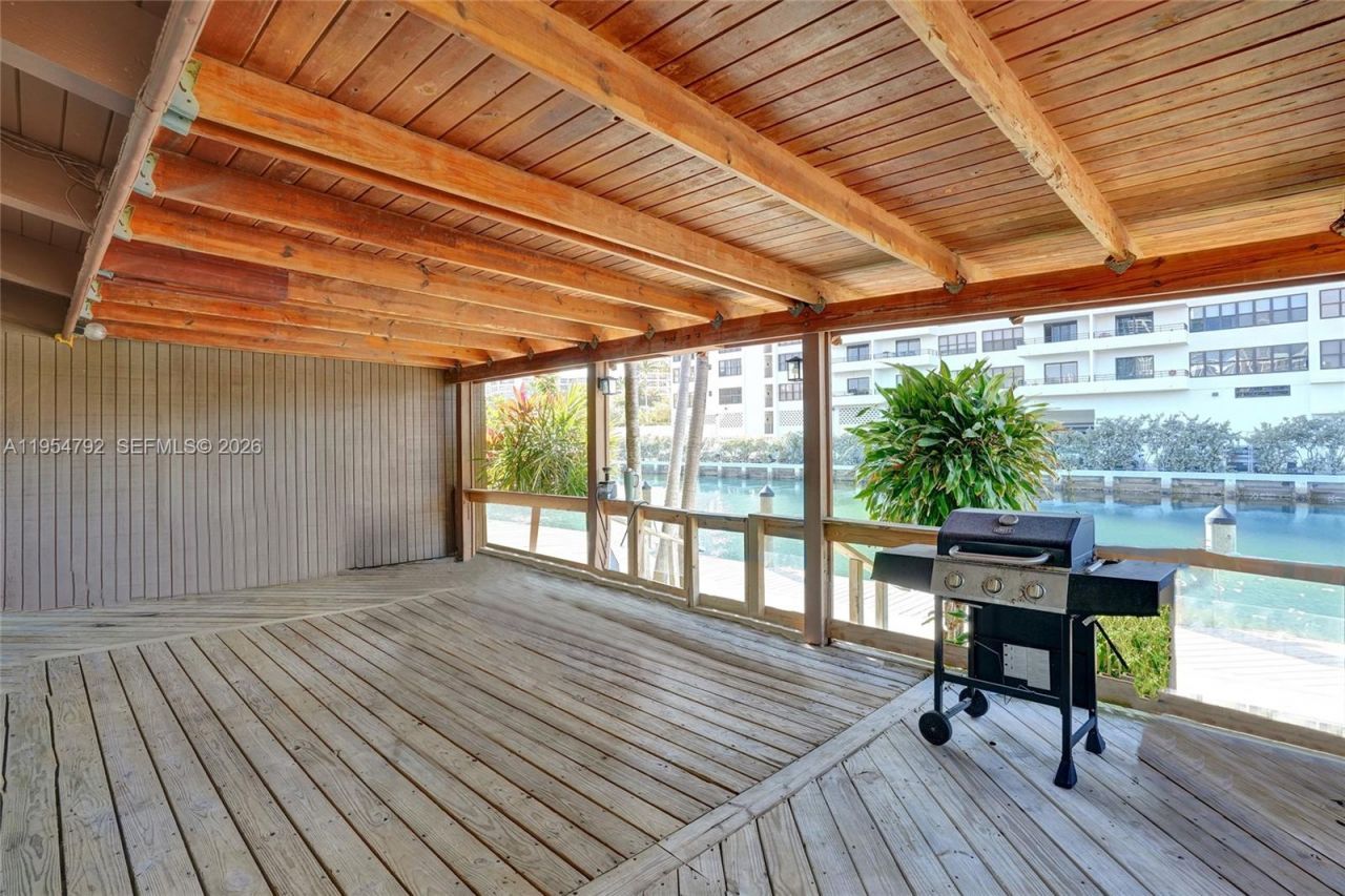 2619 S Parkview Dr , Hallandale Beach, FL 33009 Photo