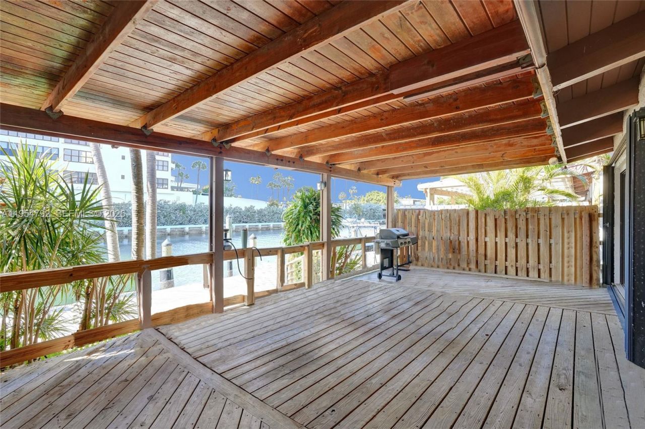 2619 S Parkview Dr , Hallandale Beach, FL 33009 Photo