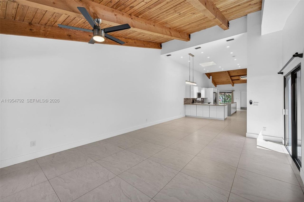 2619 S Parkview Dr, Hallandale Beach, FL 33009 Photo