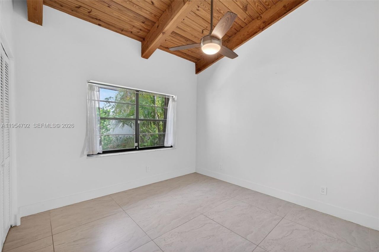 2619 S Parkview Dr, Hallandale Beach, FL 33009 Photo