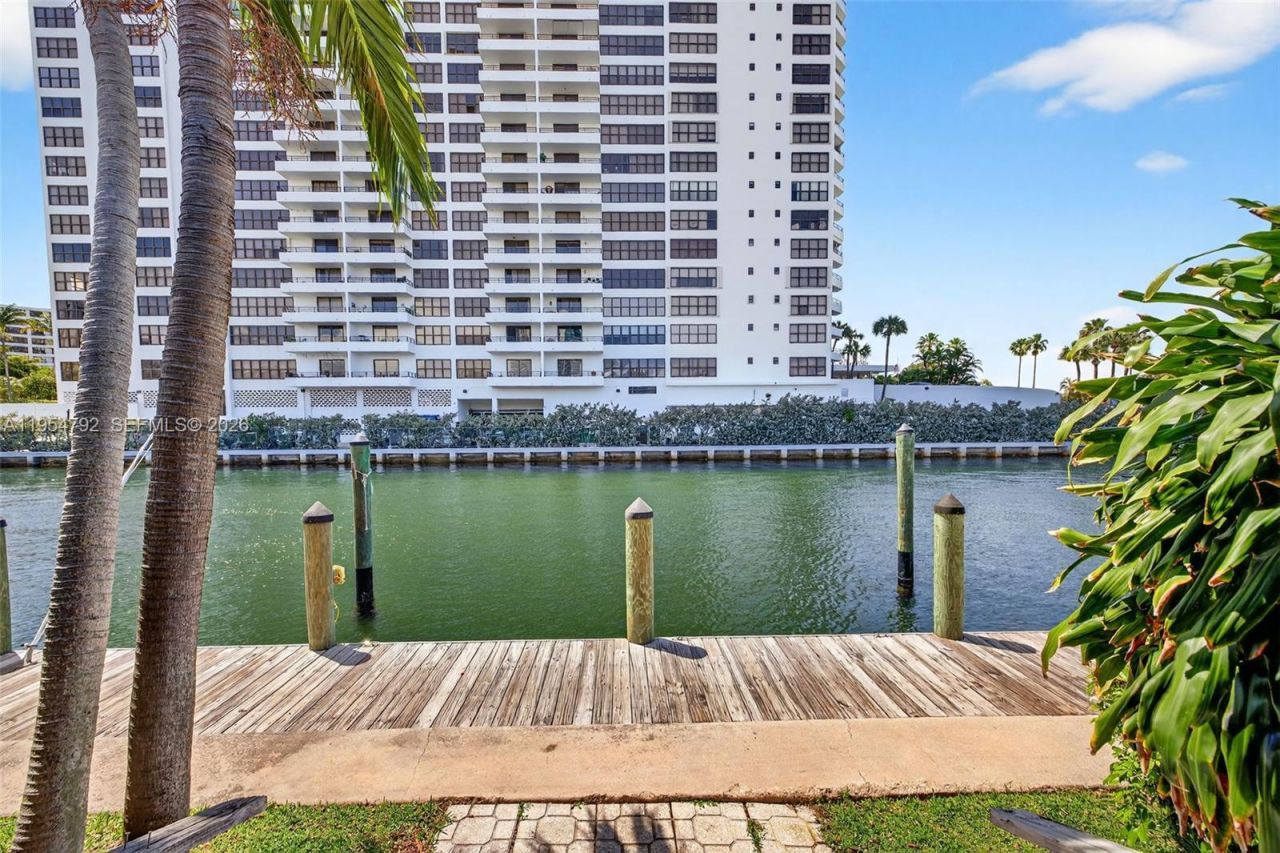 2619 S Parkview Dr, Hallandale Beach, FL 33009 Photo