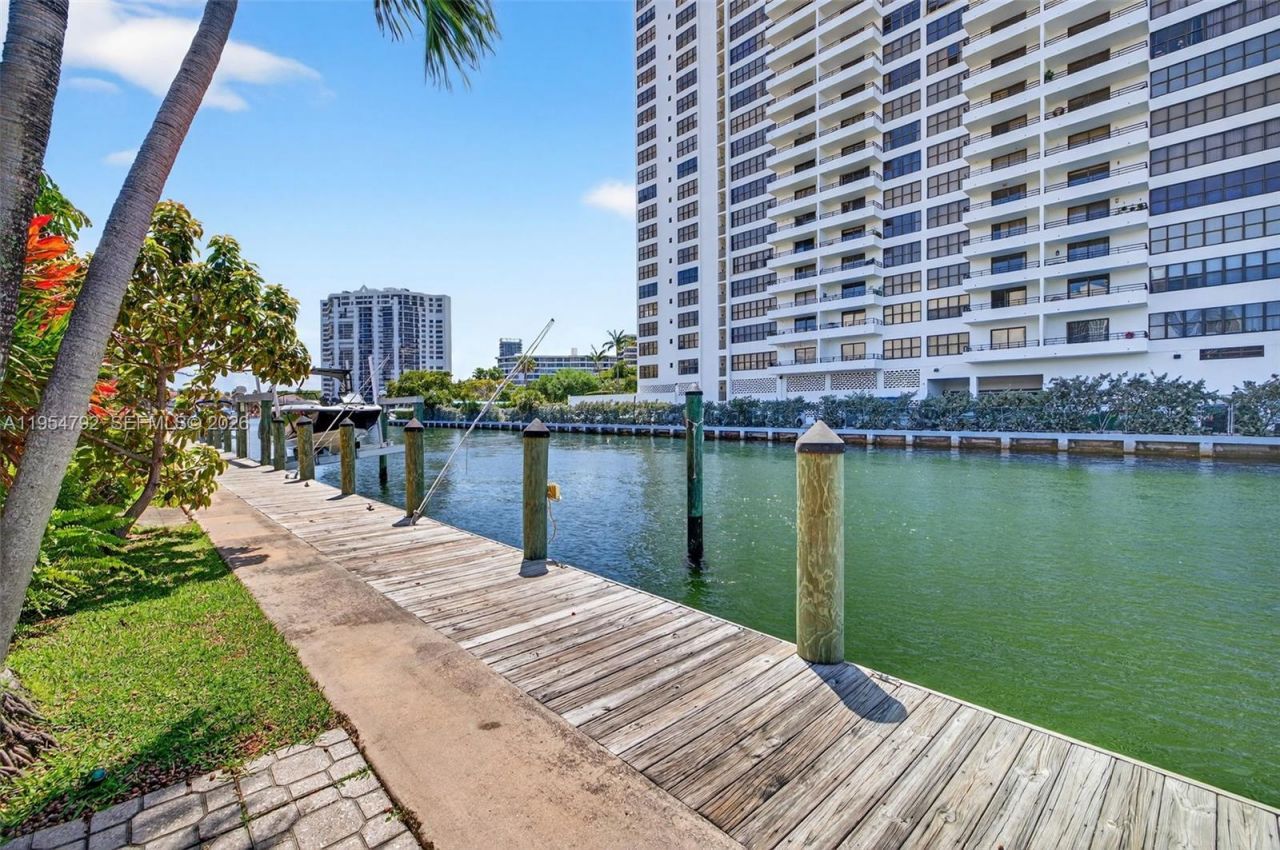 2619 S Parkview Dr, Hallandale Beach, FL 33009 Photo