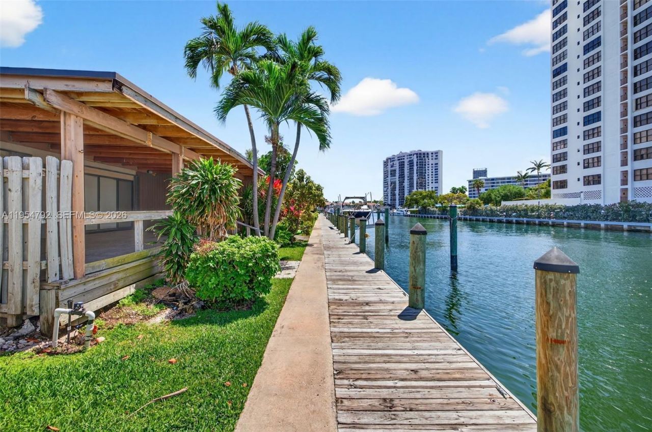 2619 S Parkview Dr, Hallandale Beach, FL 33009 Photo