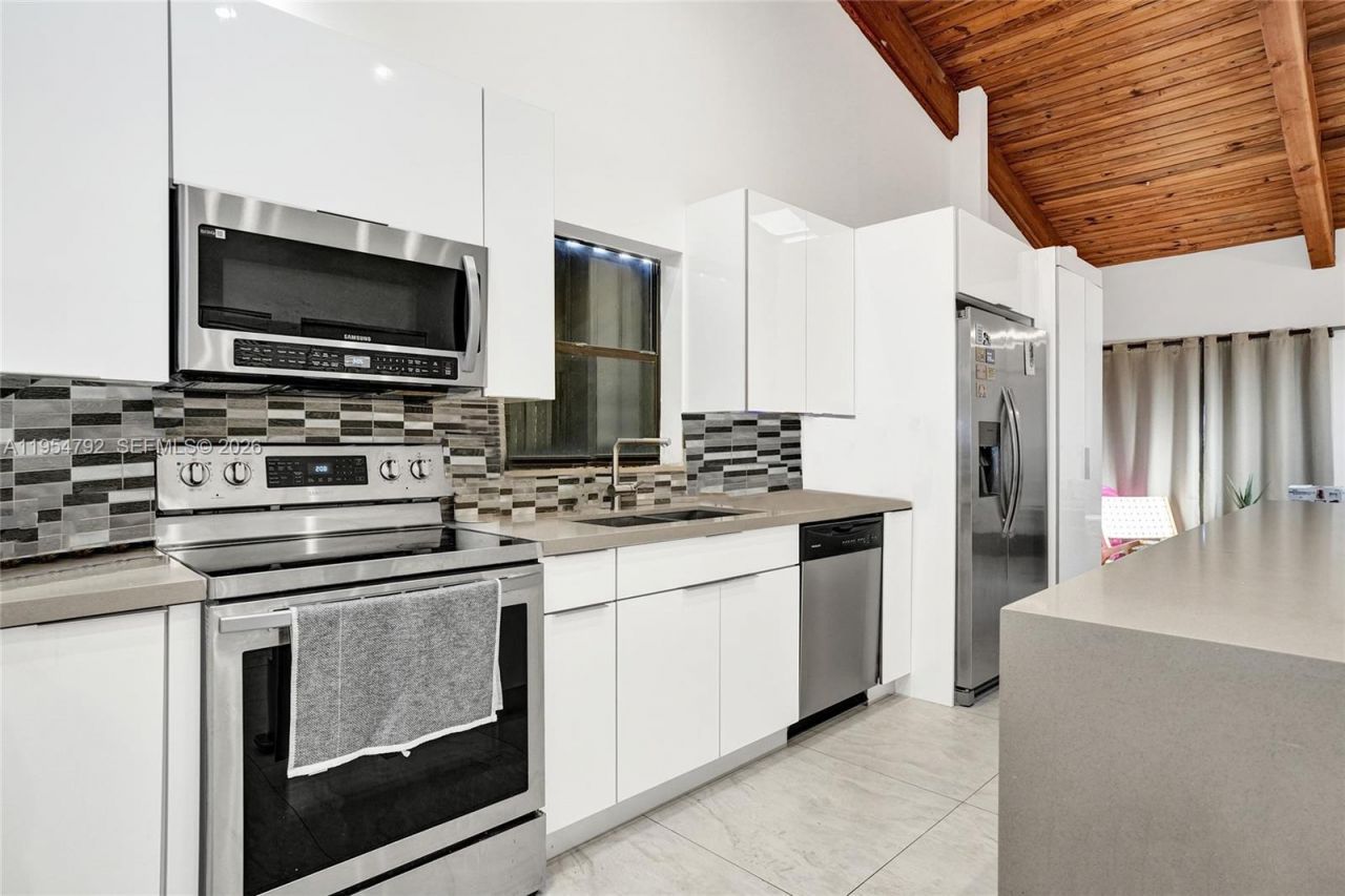 2619 S Parkview Dr , Hallandale Beach, FL 33009 Photo