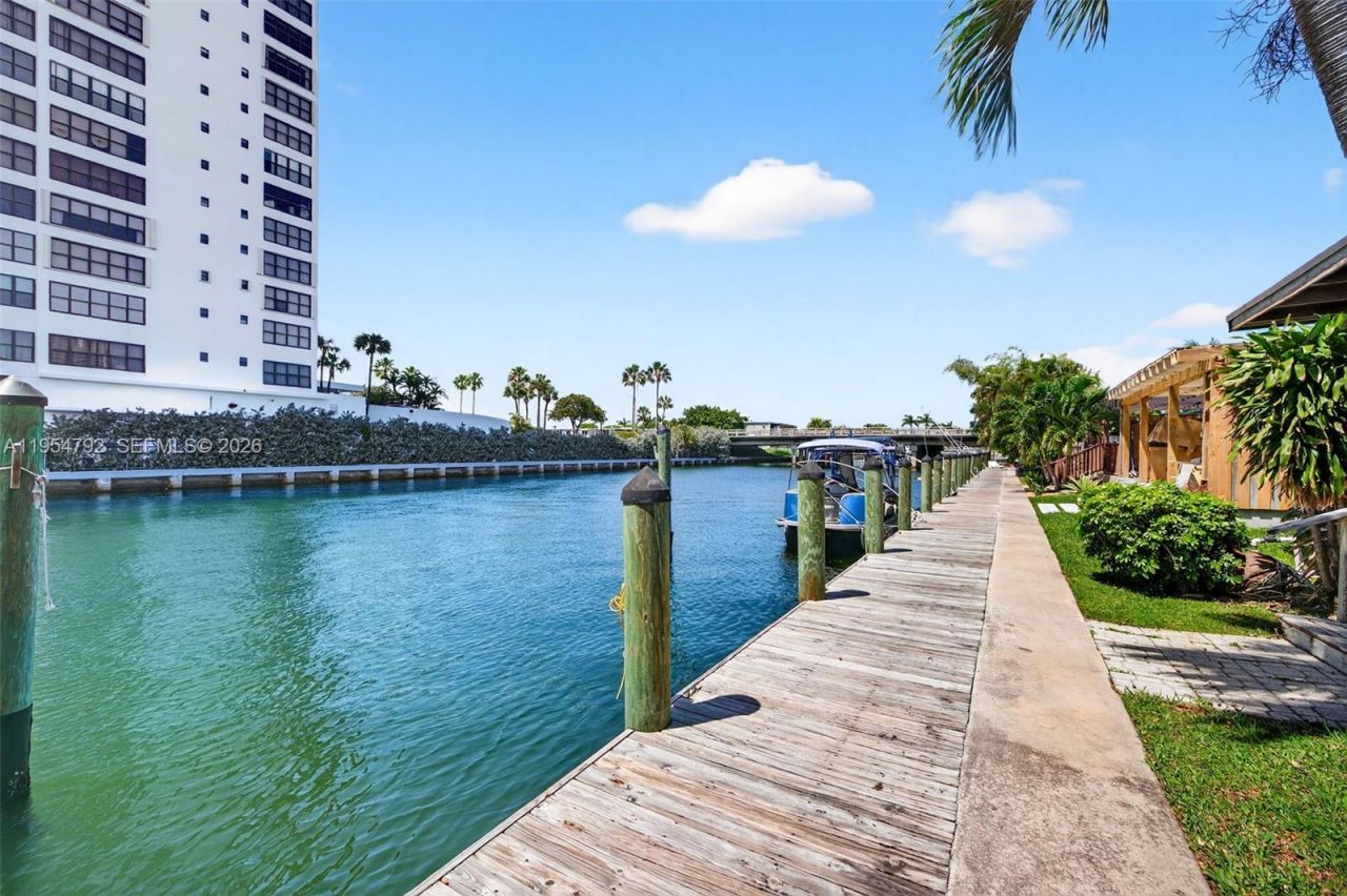 2619 S Parkview Dr, Hallandale Beach, FL 33009 Photo