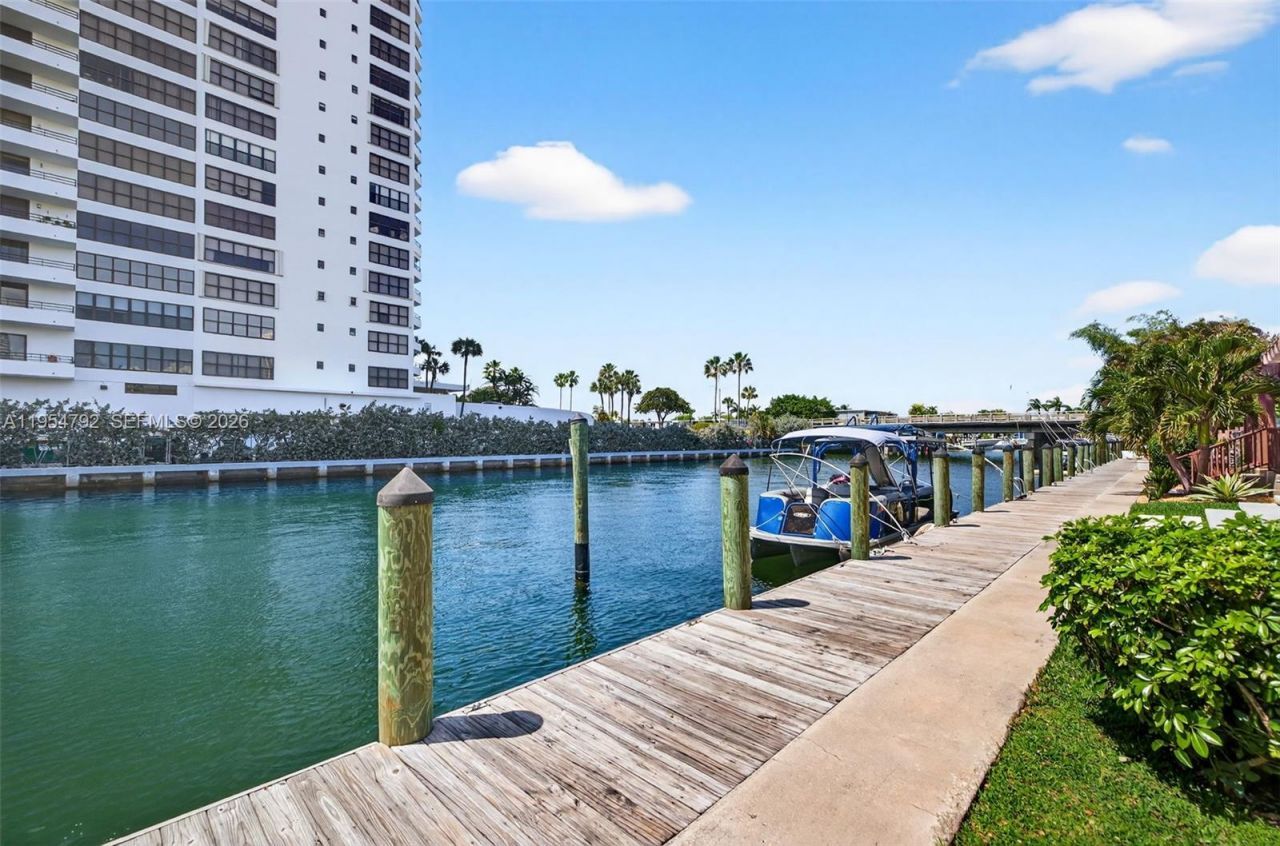 2619 S Parkview Dr, Hallandale Beach, FL 33009 Photo