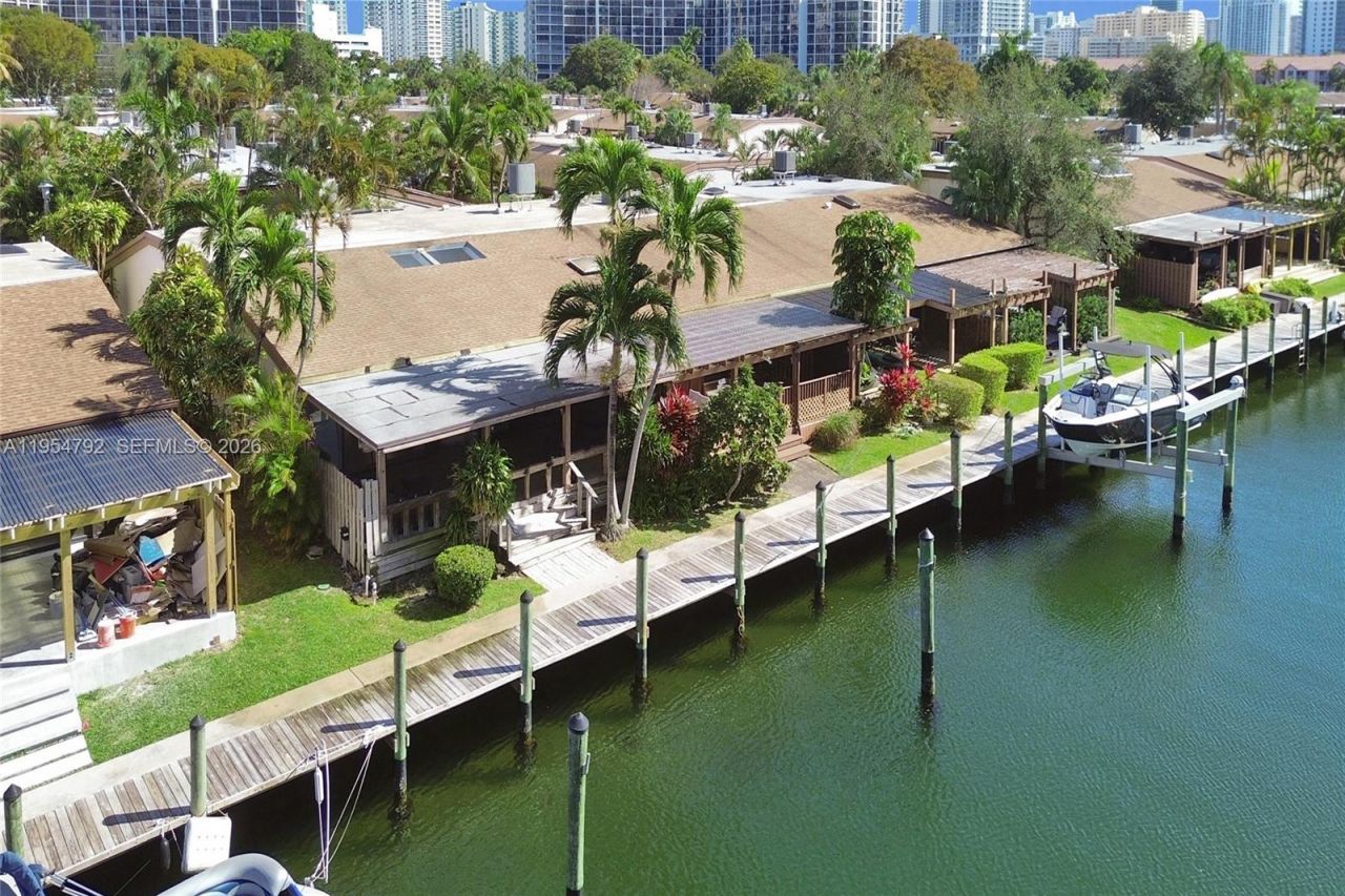 2619 S Parkview Dr, Hallandale Beach, FL 33009 Photo