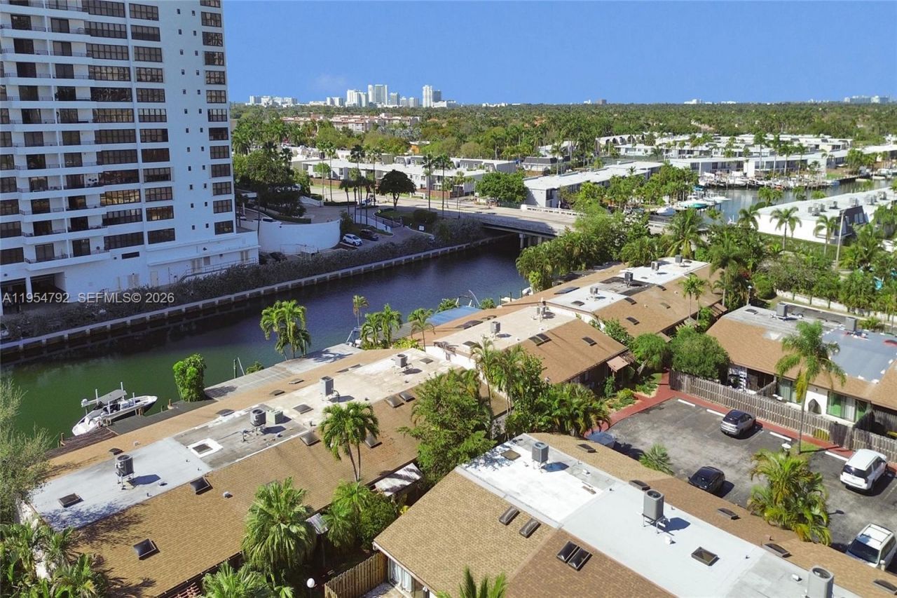 2619 S Parkview Dr, Hallandale Beach, FL 33009 Photo