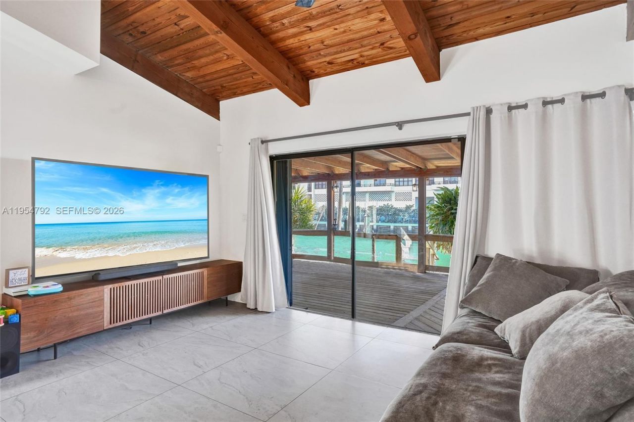 2619 S Parkview Dr , Hallandale Beach, FL 33009 Photo