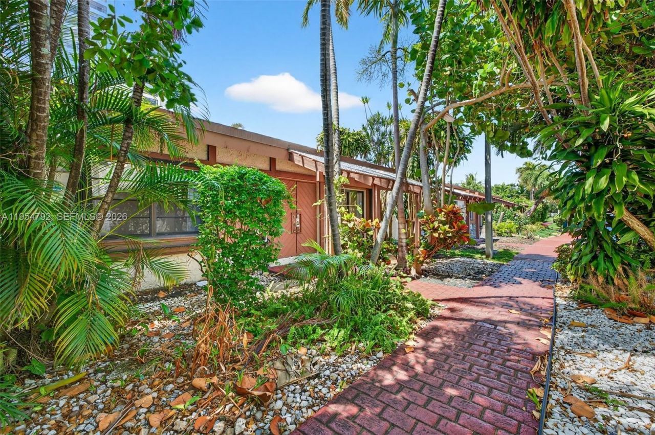 2619 S Parkview Dr, Hallandale Beach, FL 33009 Photo