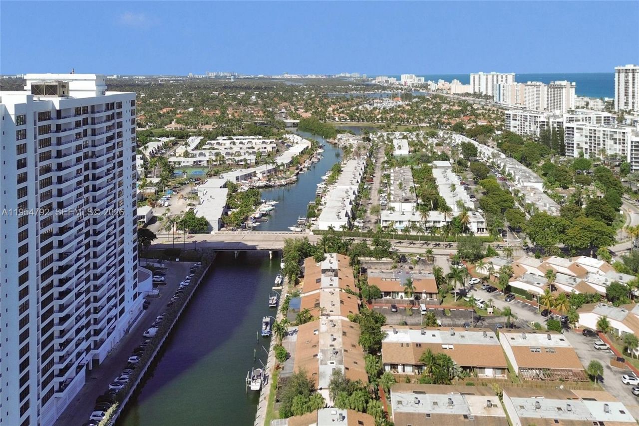 2619 S Parkview Dr, Hallandale Beach, FL 33009 Photo