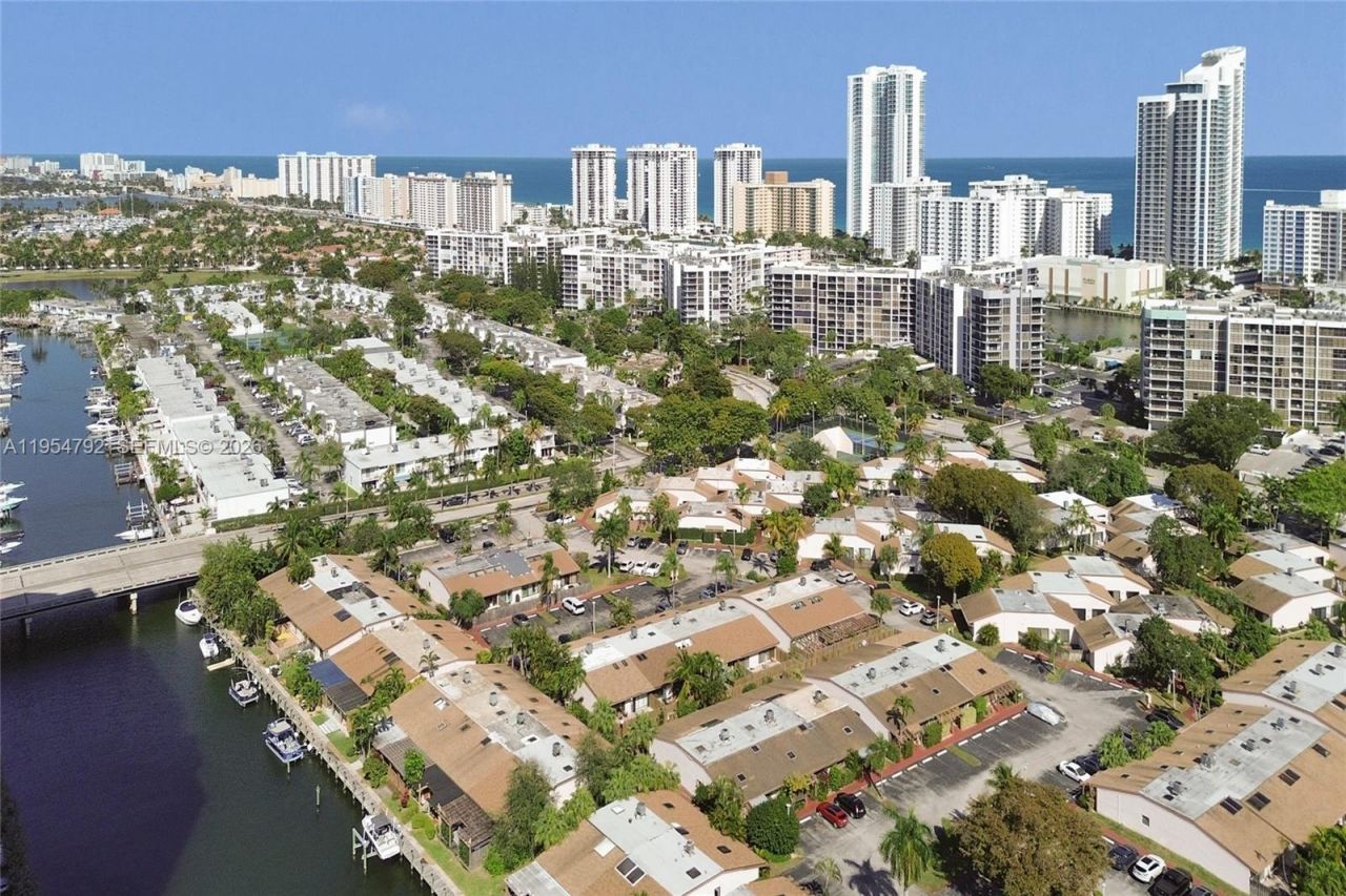 2619 S Parkview Dr, Hallandale Beach, FL 33009 Photo