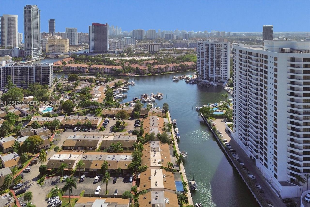 2619 S Parkview Dr, Hallandale Beach, FL 33009 Photo
