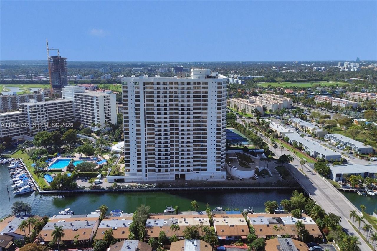 2619 S Parkview Dr, Hallandale Beach, FL 33009 Photo