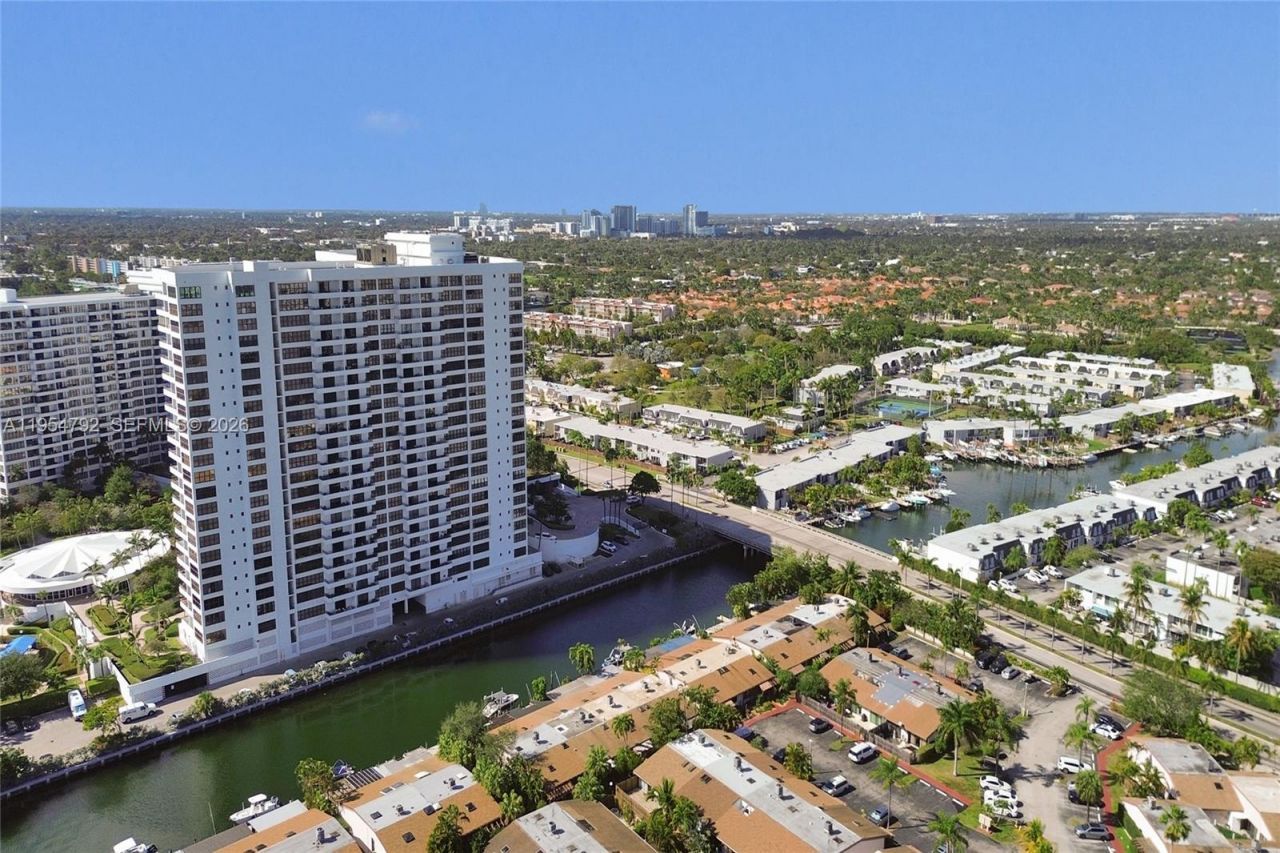 2619 S Parkview Dr, Hallandale Beach, FL 33009 Photo