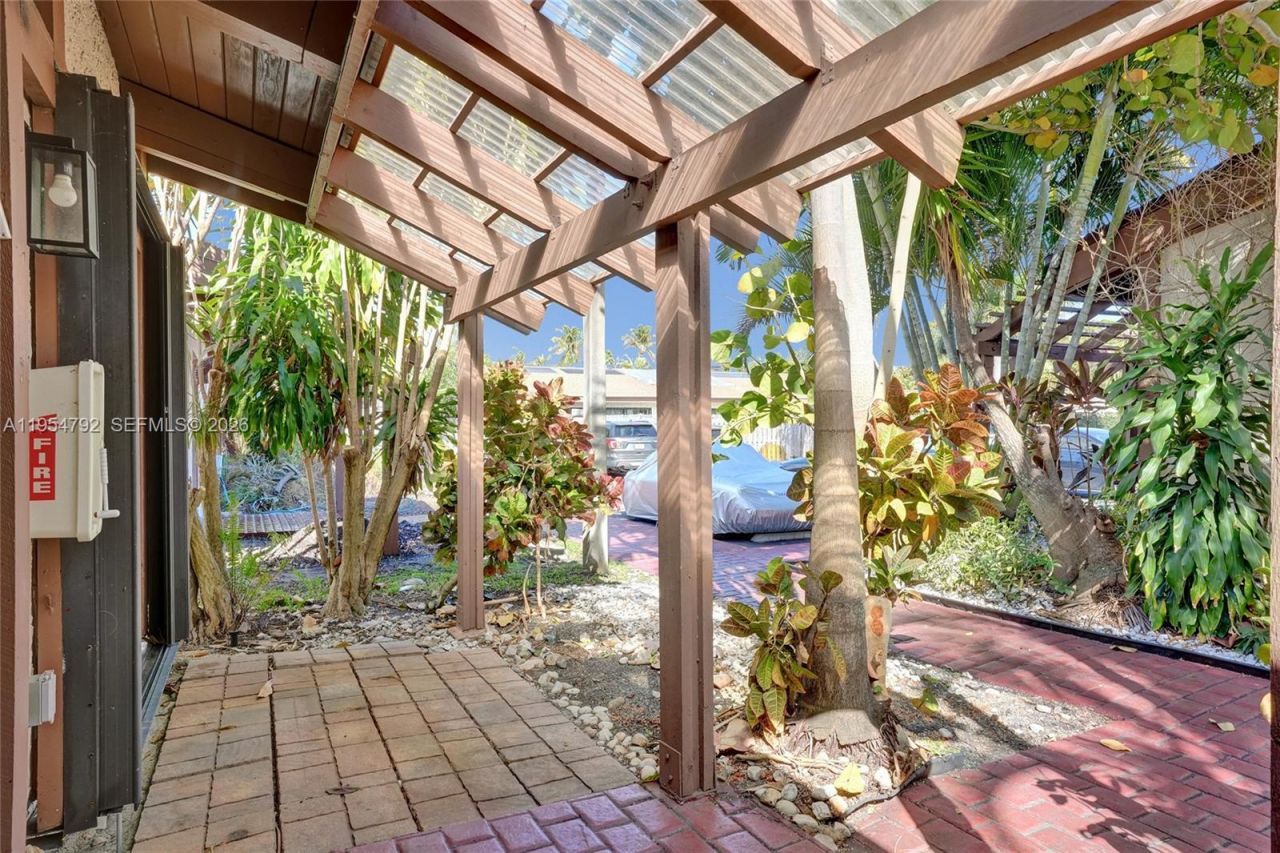 2619 S Parkview Dr, Hallandale Beach, FL 33009 Photo