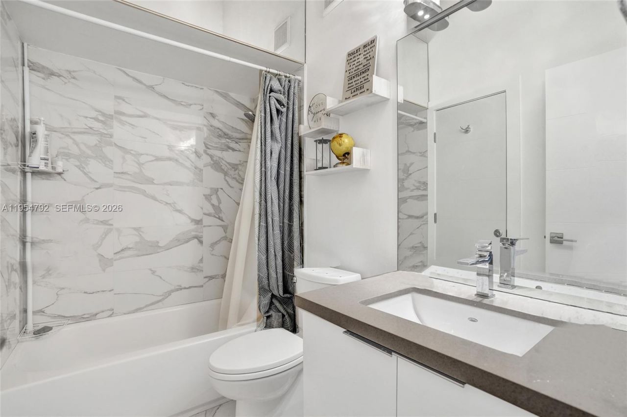 2619 S Parkview Dr , Hallandale Beach, FL 33009 Photo