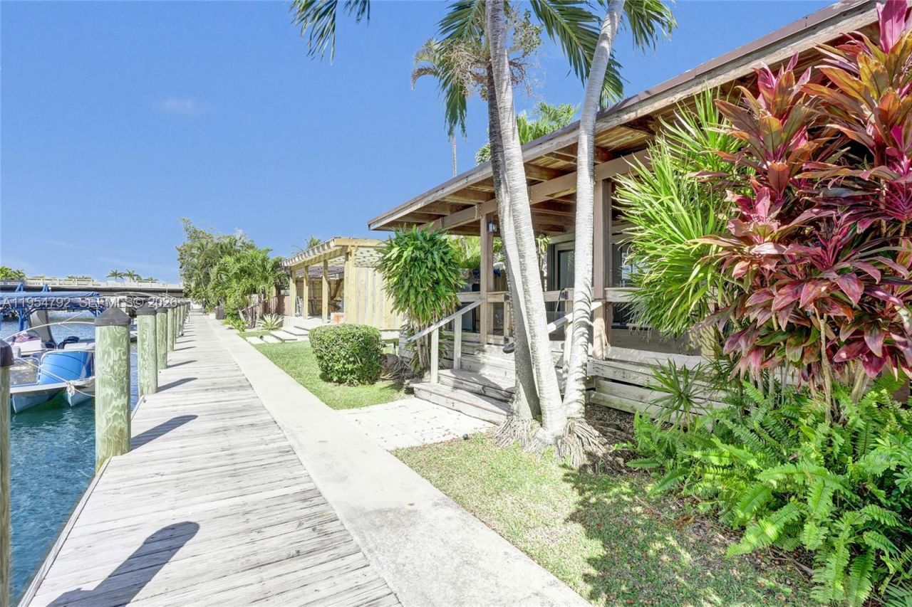 2619 S Parkview Dr , Hallandale Beach, FL 33009 Photo