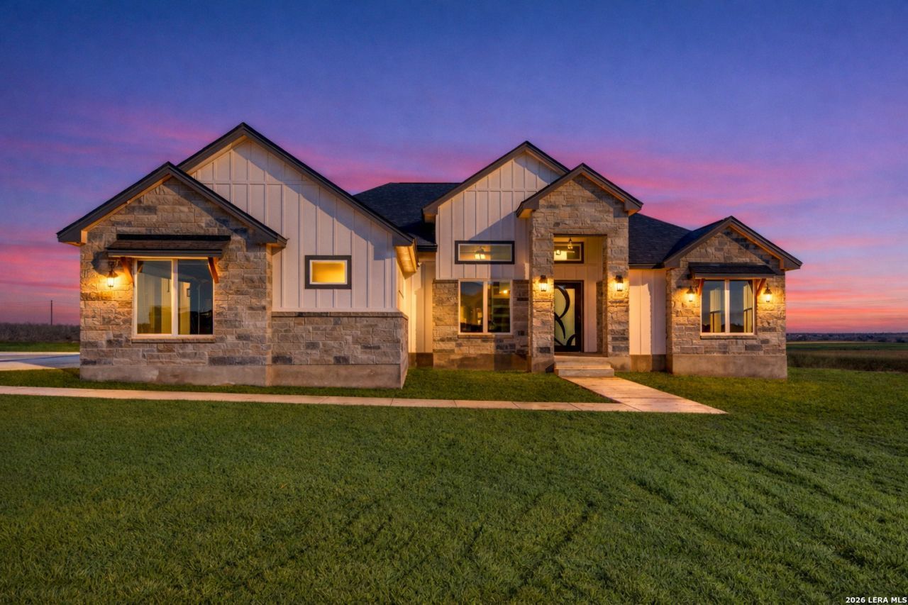 139 Sunset, La Vernia, TX 78121 Main Photo