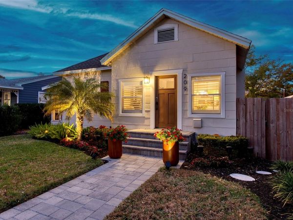 209 35TH AVENUE N, ST PETERSBURG, FL 33704
