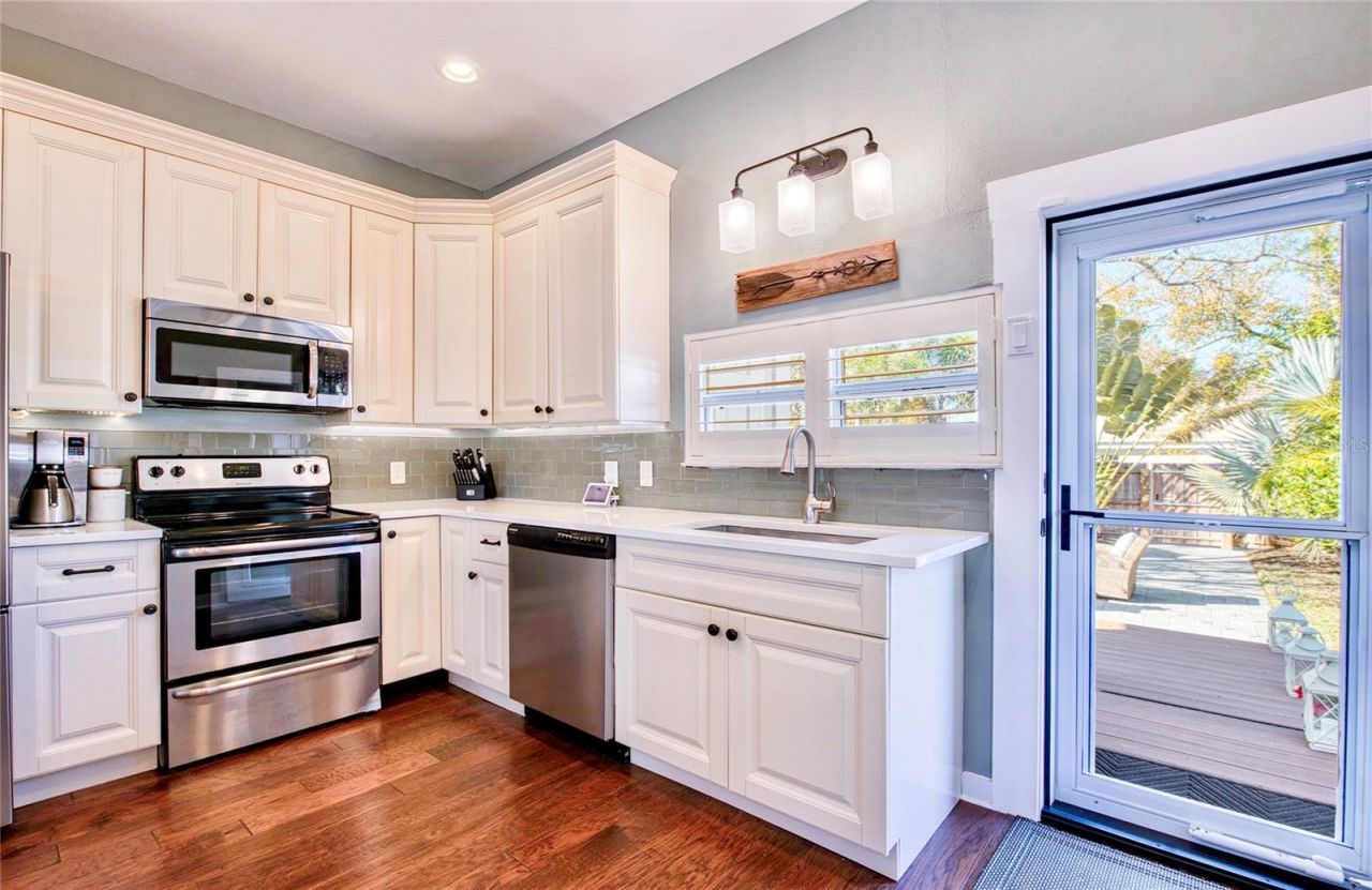 209 35th Avenue N, Saint Petersburg, FL 33704 Photo