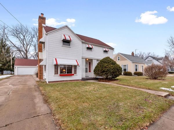 301 North AVENUE, Hartland, WI 53029