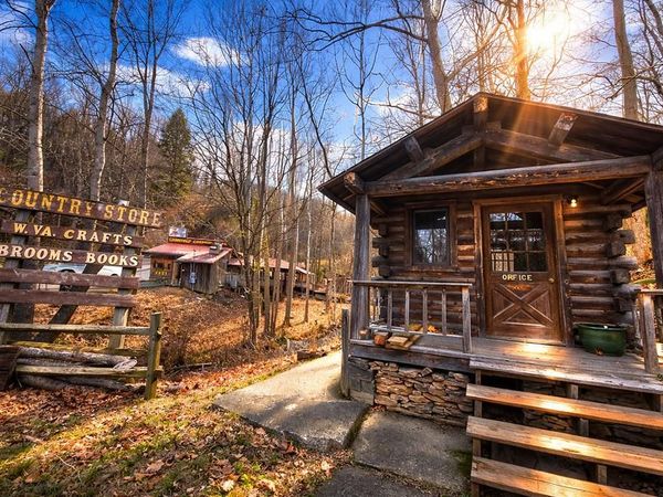 15323 Midland Trail, ANSTED, WV 25812