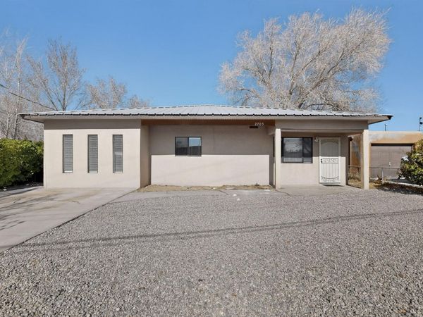 2705 Mountain Road NW, Albuquerque, NM 87104