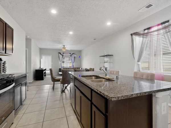 10683 Valedon Lane SW, Albuquerque, NM 87121