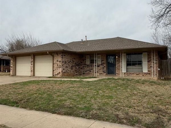 6415 NW Arrowhead Drive, Lawton, OK 73505