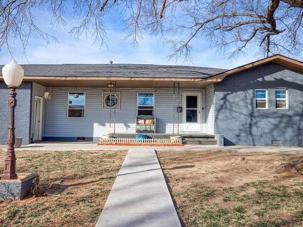 203 E Nebraska Avenue, Hennessey, OK 73742