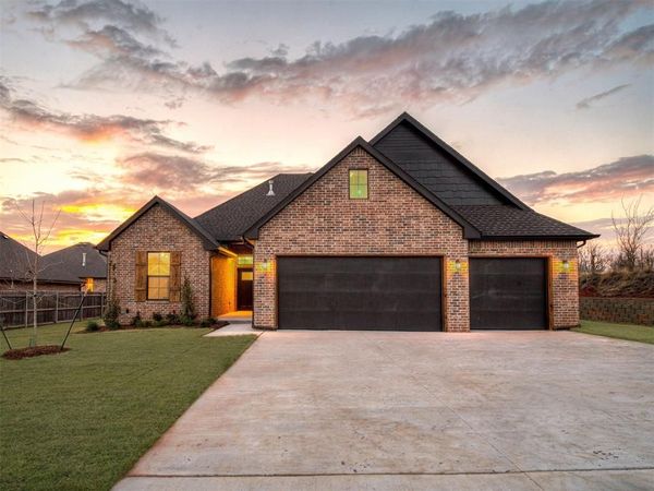 2240 E Thomas Terrace, Mustang, OK 73064