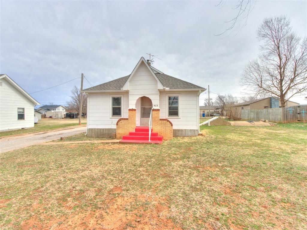 923 S 12th Street, Kingfisher, OK 73750 Main Photo