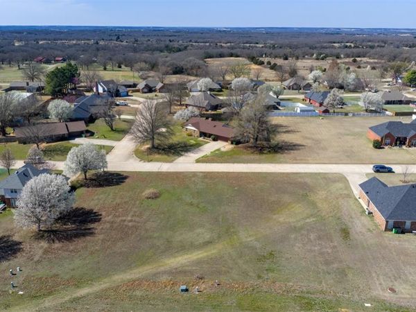 Wilshire Drive, Prague, OK 74864