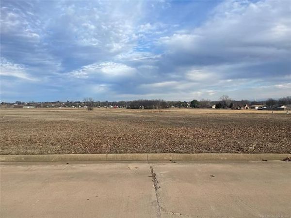Wilshire Drive, Prague, OK 74864