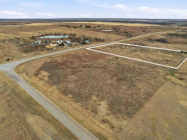 16489 NS County Rd 231 , Snyder, OK 73566