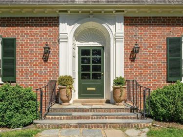 921 RUGBY RD, Charlottesville, VA 22903