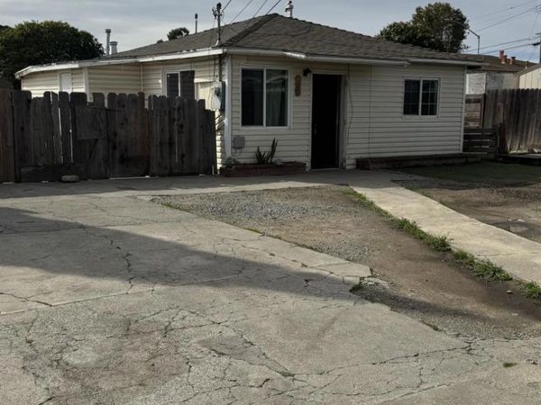 1046 C Street, Salinas, CA 93905