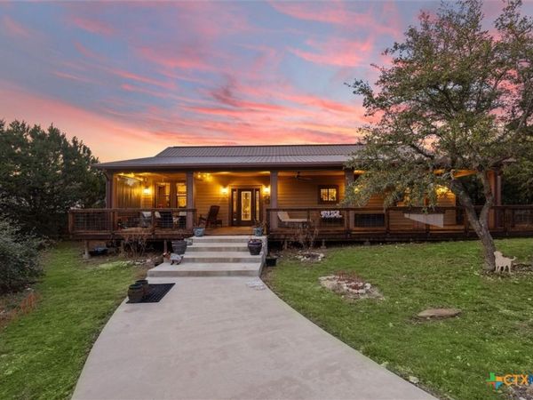 1350 Persimmon Pass , Fischer, TX 78623