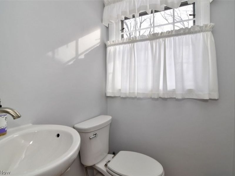 15991 Henley Road, Cleveland, OH 44112 Photo 13