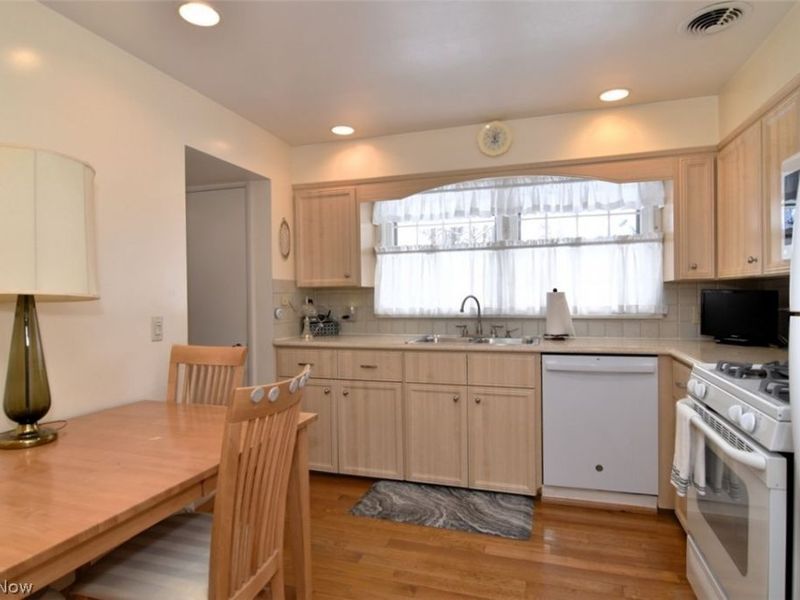 15991 Henley Road, Cleveland, OH 44112 Photo 15