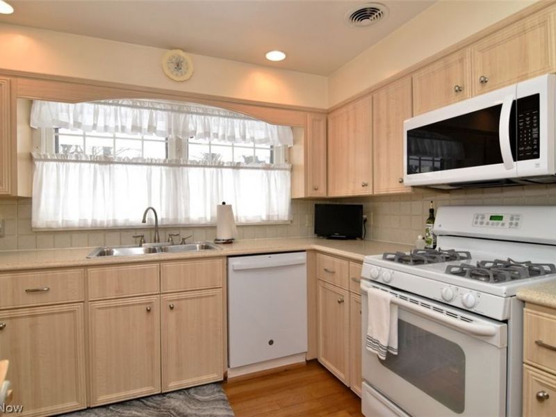 15991 Henley Road, Cleveland, OH 44112 Photo 16