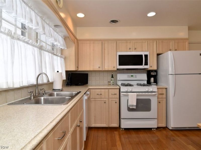 15991 Henley Road, Cleveland, OH 44112 Photo 17