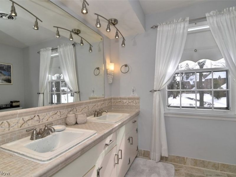 15991 Henley Road, Cleveland, OH 44112 Photo 22