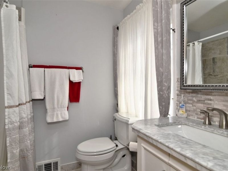 15991 Henley Road, Cleveland, OH 44112 Photo 27